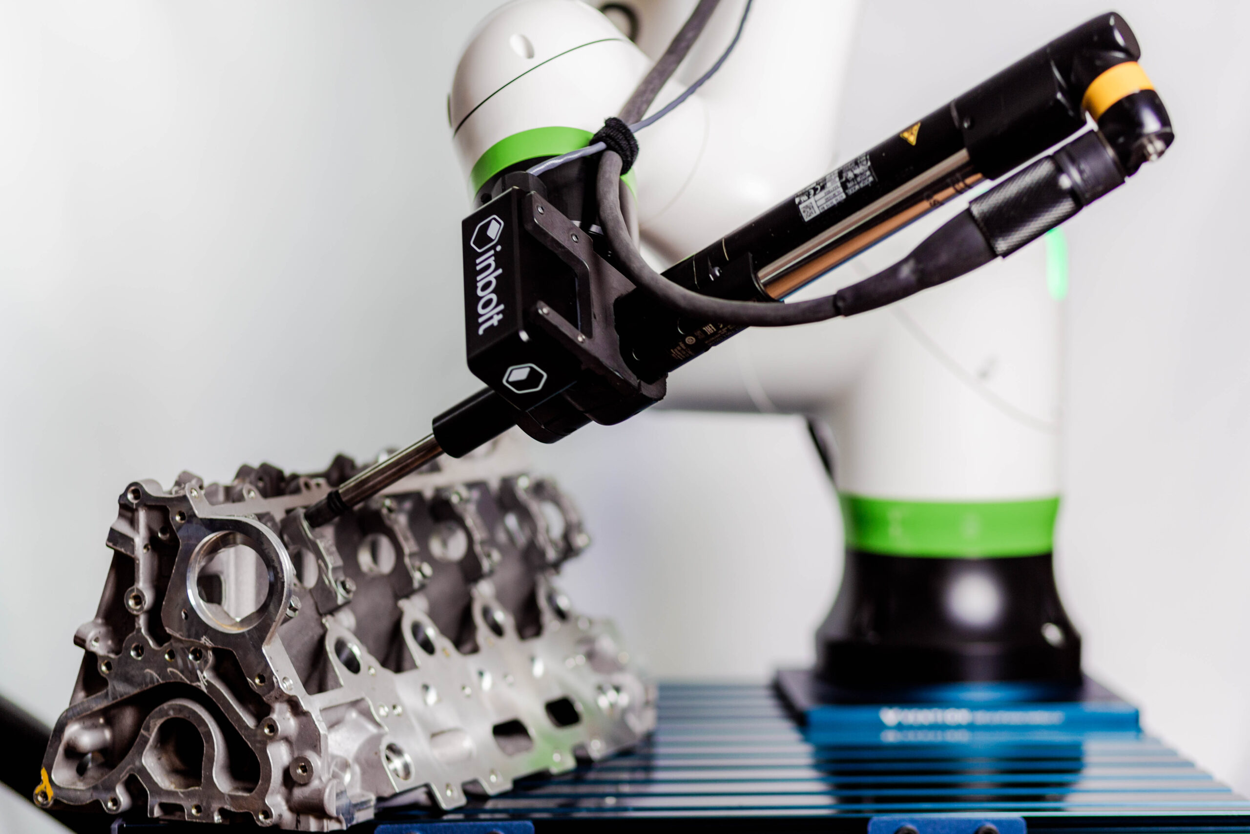 Robot assembly arm